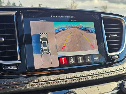 New 2026 Chrysler Pacifica Pinnacle image 21