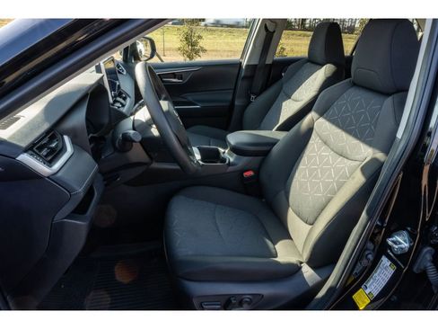 Used 2025 Toyota RAV4 XLE image 11