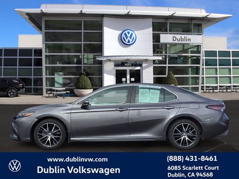 Used 2023 Toyota Camry SE image 7