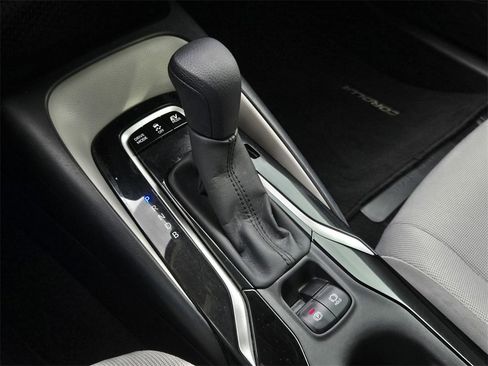 Used 2022 Toyota Corolla LE image 18
