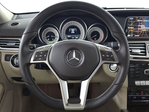Used 2014 Mercedes-Benz E 350 4MATIC Sedan image 18