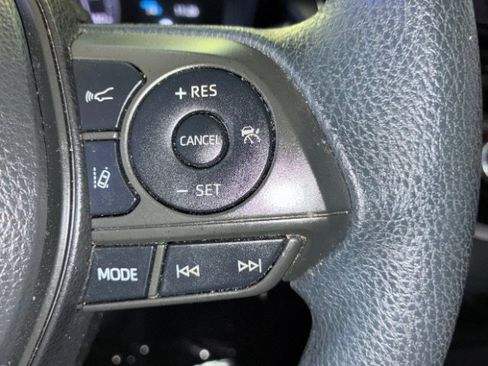 Used 2020 Toyota Corolla LE FWD image 18