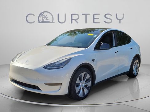 Used 2021 Tesla Model Y Long Range AWD/4WD image 1