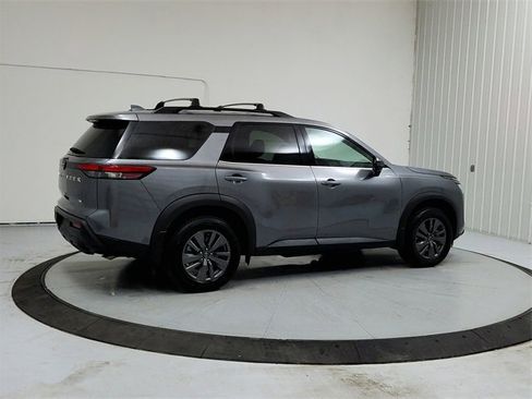 Used 2024 Nissan Pathfinder SV image 7