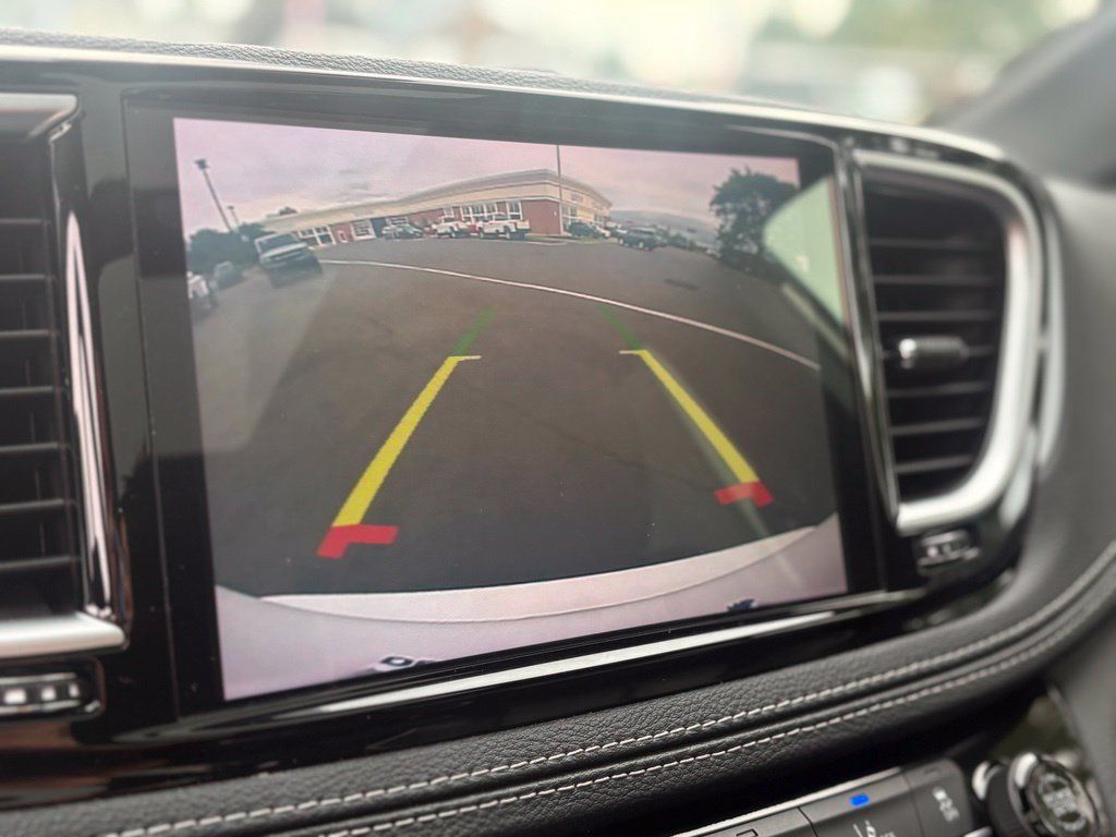 Used 2025 Chrysler Pacifica Limited FWD image 68