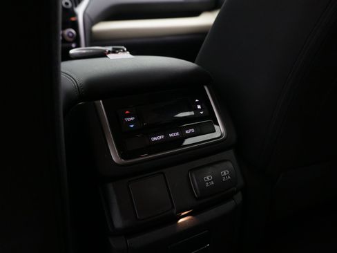 Used 2022 Subaru Ascent Premium w/ Convenience Package AWD/4WD image 34