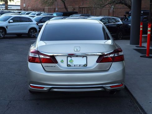 Used 2016 Honda Accord LX image 11