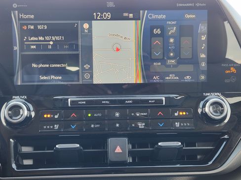 Used 2021 Toyota Highlander Limited image 18