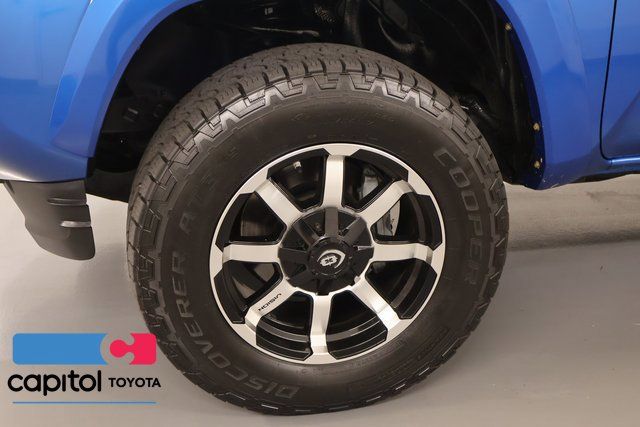 Certified 2018 Toyota Tacoma SR5 AWD/4WD image 9
