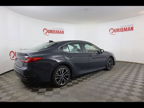 Used 2026 Toyota Camry XLE image 10