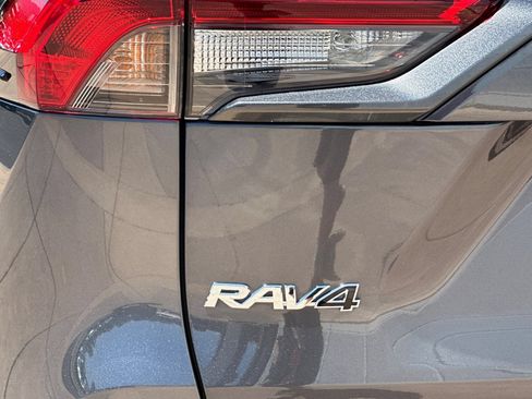 Certified 2022 Toyota RAV4 LE AWD/4WD image 33