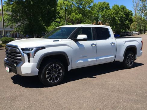 Used 2025 Toyota Tundra Limited AWD/4WD image 12