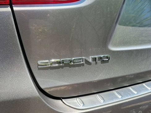 Used 2019 Kia Sorento SX FWD image 9