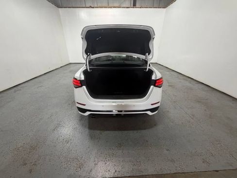 Used 2025 Nissan Sentra SR w/ SR Premium Package FWD image 9