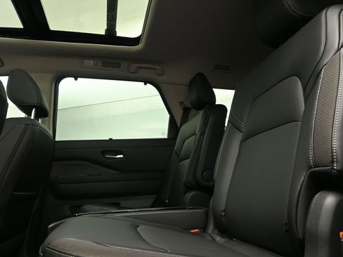 New 2026 Nissan Pathfinder SL AWD/4WD image 11