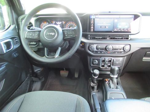 Used 2024 Jeep Wrangler Unlimited Sport AWD/4WD image 13