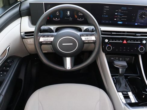 Certified 2025 Hyundai Tucson SEL image 9