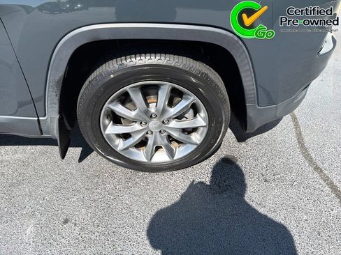 Certified 2018 Jeep Cherokee Limited FWD image 18