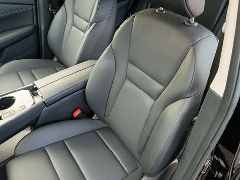 Used 2025 Nissan Rogue SV w/ SV Premium Package FWD image 30