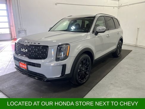 Used 2022 Kia Telluride EX w/ EX Premium Package image 3