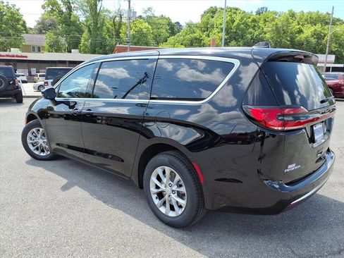 New 2027 Chrysler Pacifica Select AWD/4WD image 6