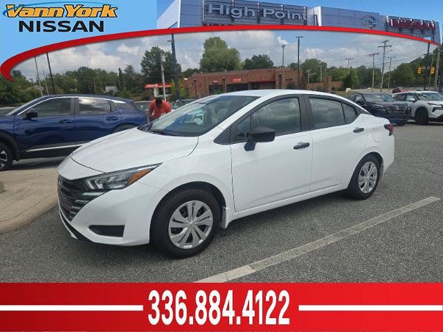 Certified 2025 Nissan Versa S w/ Trunk Package FWD image 1
