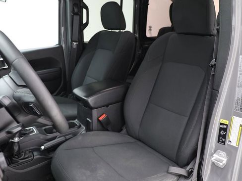 Used 2023 Jeep Wrangler Unlimited AWD/4WD image 14