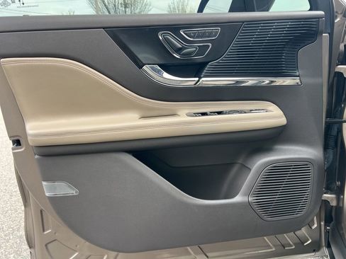 Used 2021 Lincoln Corsair AWD w/ Premium Package image 10