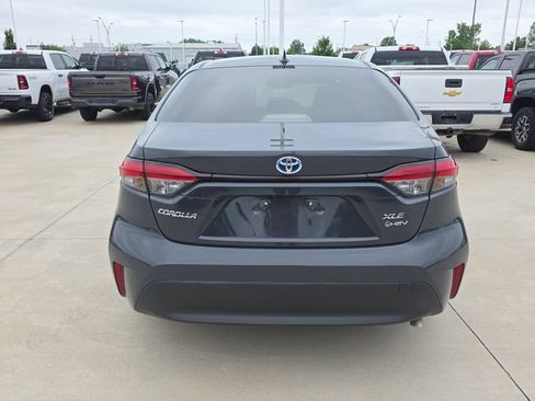 Used 2025 Toyota Corolla XLE FWD image 4