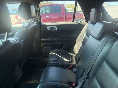 Used 2013 Ford Explorer XLT image 9