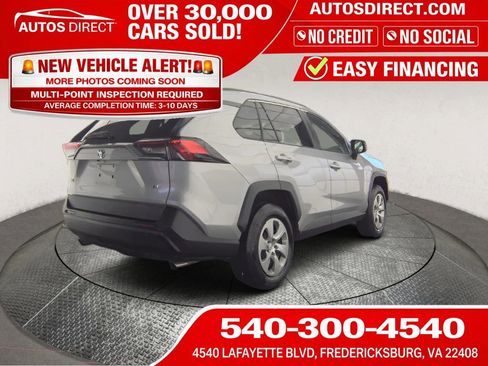 Used 2019 Toyota RAV4 LE image 1