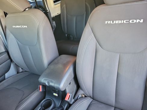 Used 2017 Jeep Wrangler Unlimited Rubicon w/ Connectivity Group image 5