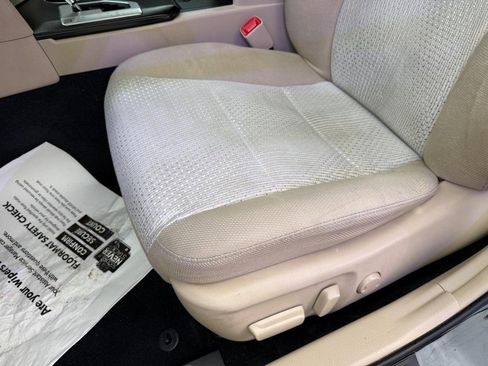 Used 2012 Toyota Camry LE image 17