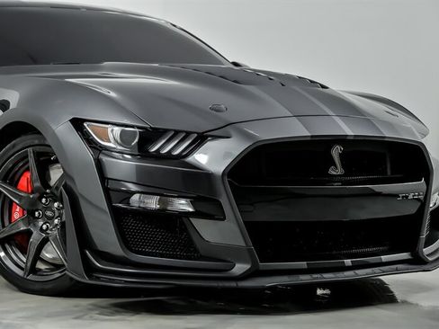 Used 2020 Ford Mustang Shelby GT500 w/ Carbon Fiber Track Pack RWD image 3