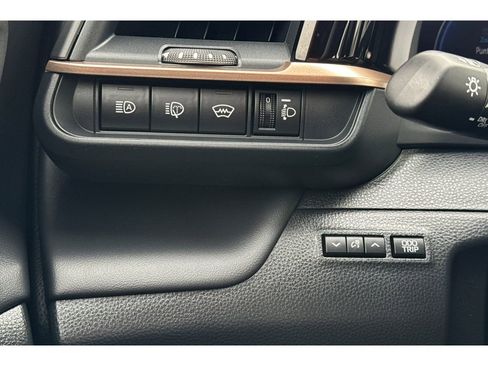 Used 2025 Toyota Crown Signia image 30