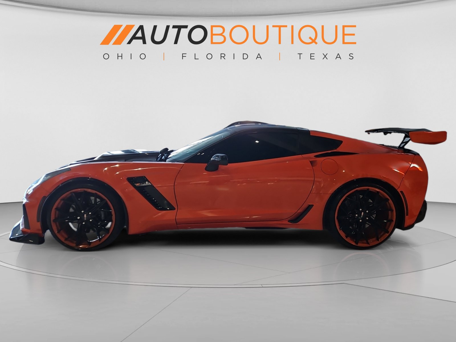 Used 2019 Chevrolet Corvette Z06 RWD image 2