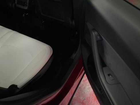 Used 2025 Tesla Model Y Long Range image 15