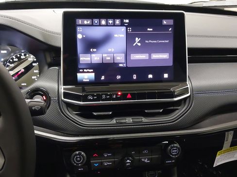 New 2026 Jeep Compass Latitude image 20