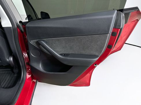 Used 2022 Tesla Model Y Performance AWD/4WD image 29