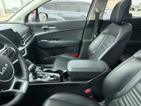 Used 2024 Kia Sportage SX image 3