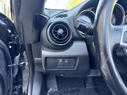 Used 2016 MAZDA MX-5 Miata Club RWD image 17