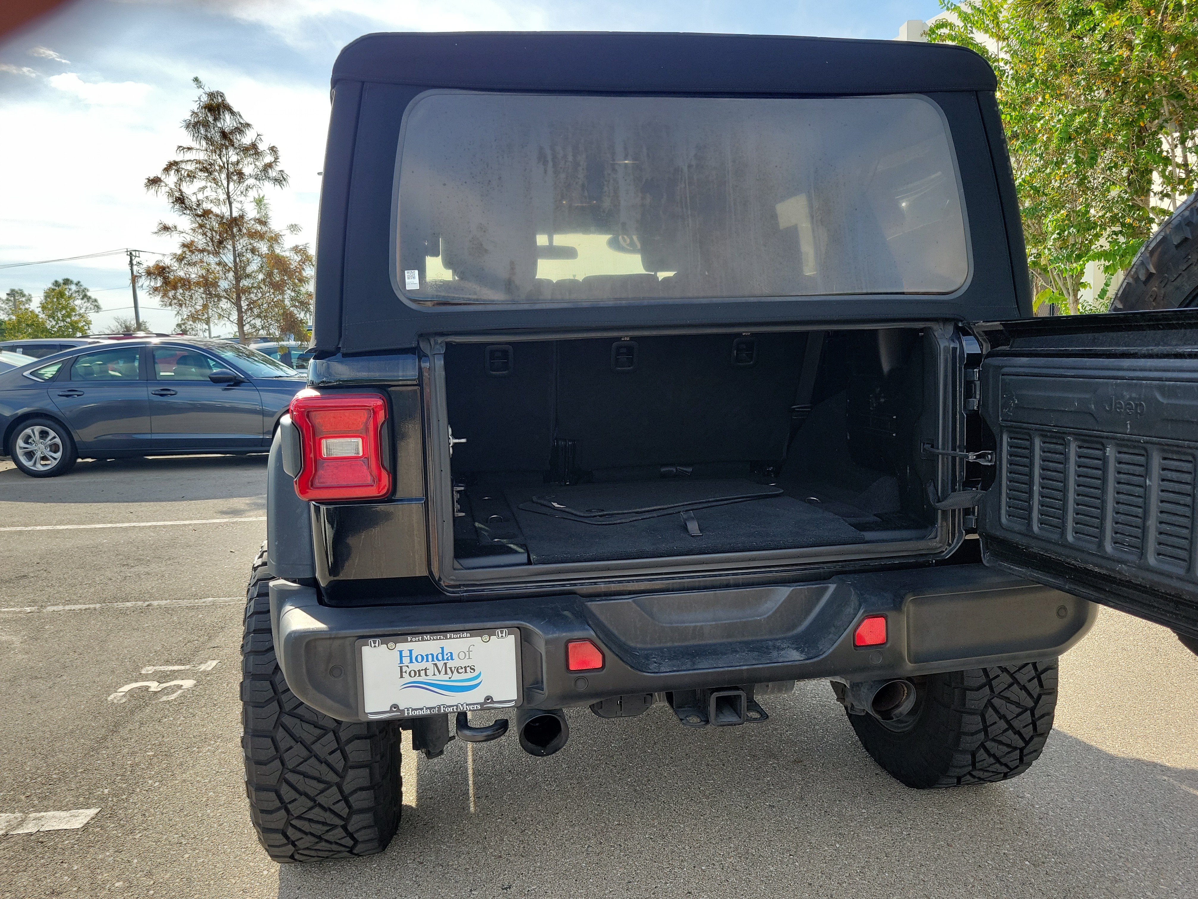 Used 2019 Jeep Wrangler Unlimited Sport S AWD/4WD image 7