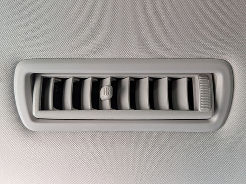 Used 2022 Toyota Highlander XLE image 30