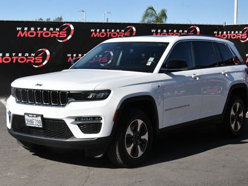 Used 2023 Jeep Grand Cherokee 4WD 4xe image 3