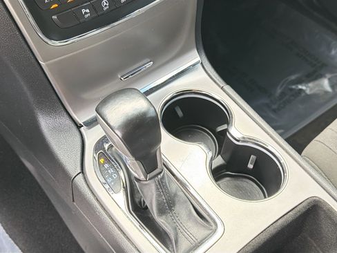 Used 2020 Jeep Grand Cherokee Laredo image 24