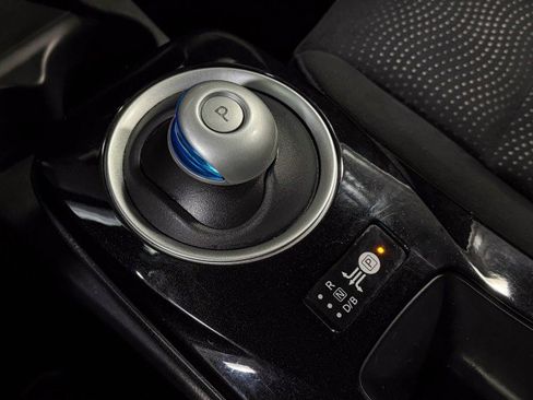 Used 2017 Nissan Leaf SV image 24