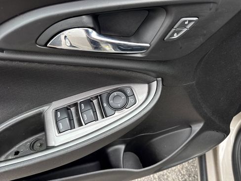 Used 2022 Chevrolet Malibu LS FWD image 13