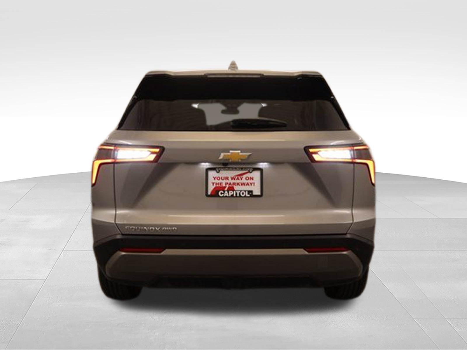 Used 2026 Chevrolet Equinox LT AWD/4WD image 3