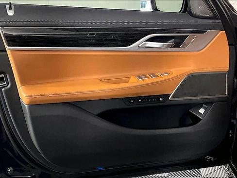 Used 2020 BMW 740i w/ Premium Package image 20