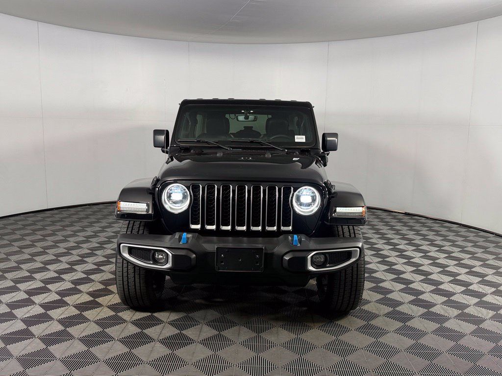 Used 2023 Jeep Wrangler Unlimited Sahara w/ Safety Group AWD/4WD image 3